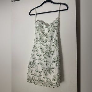 Lucy in the Sky M Green and White flower dress